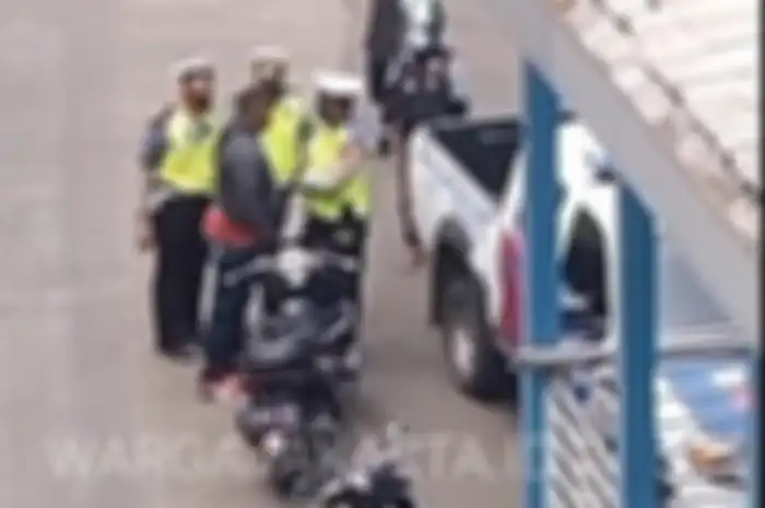 Pemotor tantang polisi karena enggak terima ditilang