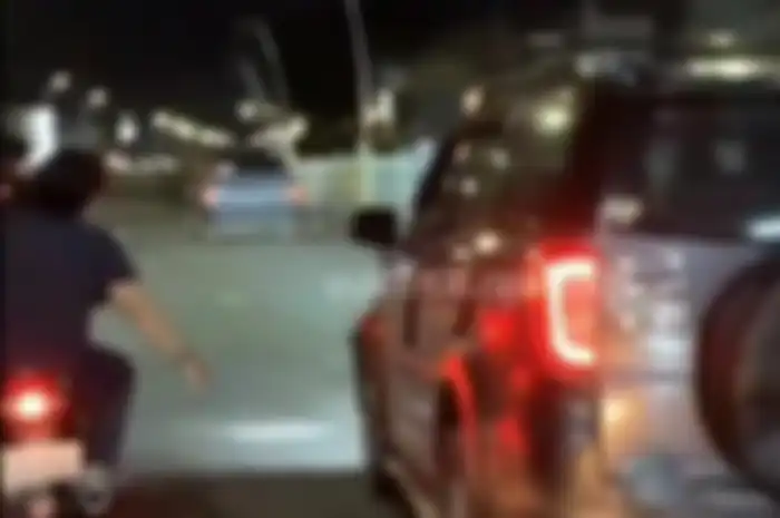 Polisi buru pemotor provokator yang teriak maling sampai bikin sopir mobil lansia tewas dikeroyok massa di Cakung, Jakarta Timur