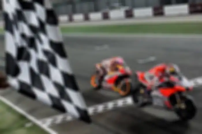 Akhirnya terbongkar asal mula bendera finish di MotoGP pakai warna catur hitam putih.