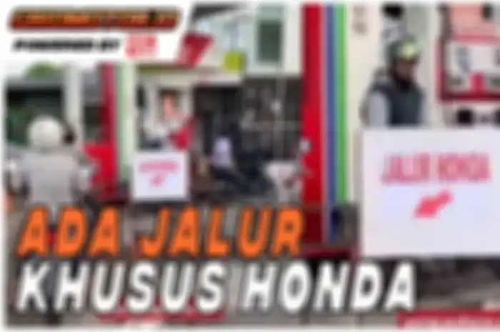 SPBU Pertamina ini memiliki jalur khusus Honda untuk antrian pengisian BBM, Nah untuk pemilik Yamaha gimana Ya?
