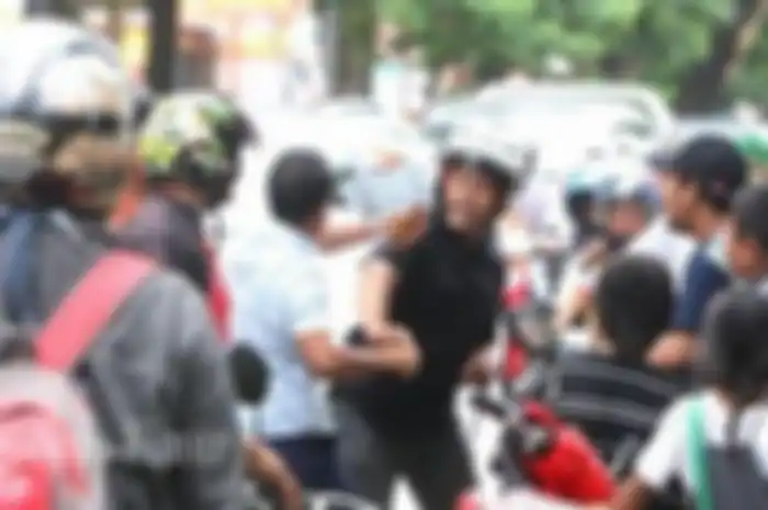 Ilustrasi debt collector. Memangnya debt collector boleh tarik paksa motor di jalan? Begini jawaban Otoritas Jasa Keuangan (OJK).