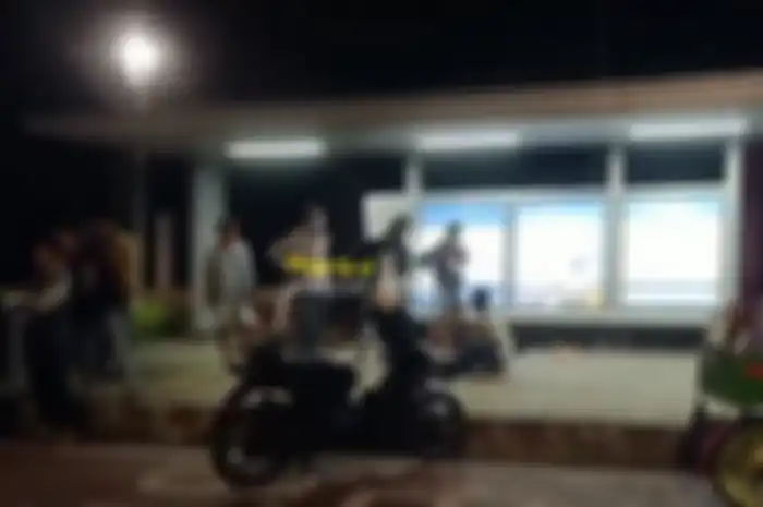Beredar di media sosial video remaja terkapar di Halte Gelora Bung Karno (GBK), daerah Sudirman, Jakarta Pusat, diduga korban bacok geng motor.