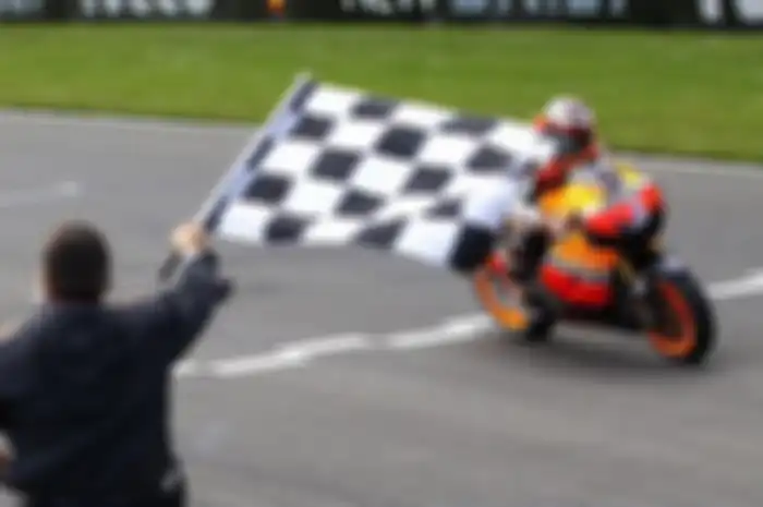Ini arti 11 bendera yang dipakai dalam balapan MotoGP, nomor bikin pembalap MotoGP sedih dan kesal.