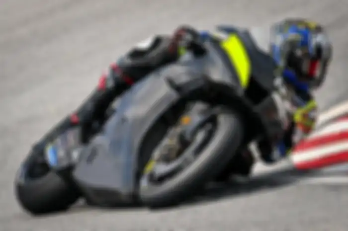 Tes rider Katsuyuki Nakasuga mengetes Yamaha YZR-M1 2022