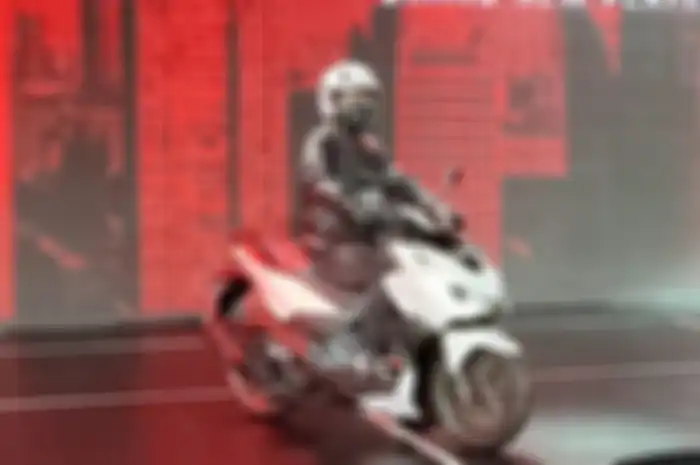 Mau ganti ban motor Honda Vario 160 pakai ban aftermarket, tapi maunya masih ukuran standar, ada gak ya?