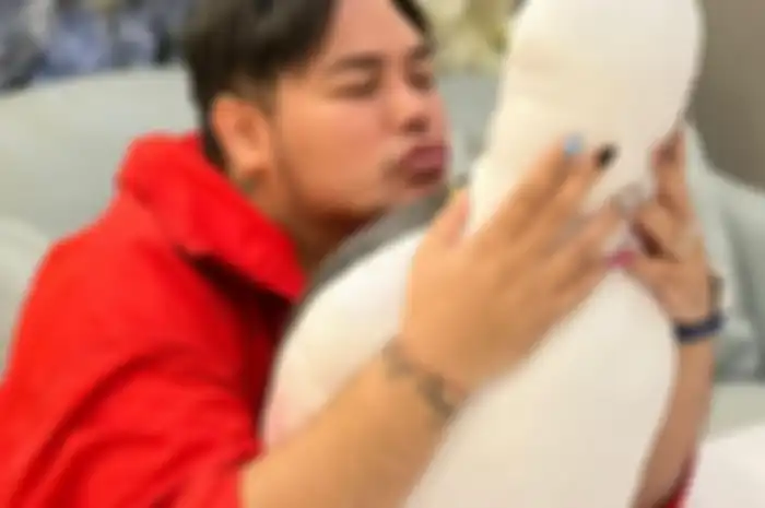 Foto unggahan Ivan Gunawan langsung memicu banyak respons dari netizen. Salah satunya, datang dari Maharani Kemala.