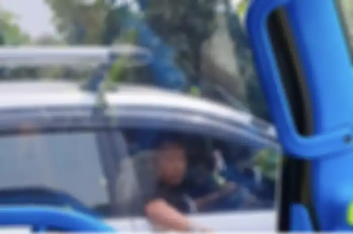 Polisi telah menangkap sopir mobil yang mengeluarkan pistol di tol Cipali. Sebelumnya, foto tampang sopir itu sudah disebarkan. 