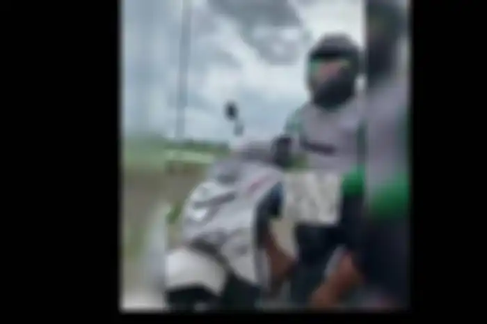 Viral pemotor pamer alat kelamin saat di motor akhirnya ditangkap polisi, mengaku dapat bisikan gaib.