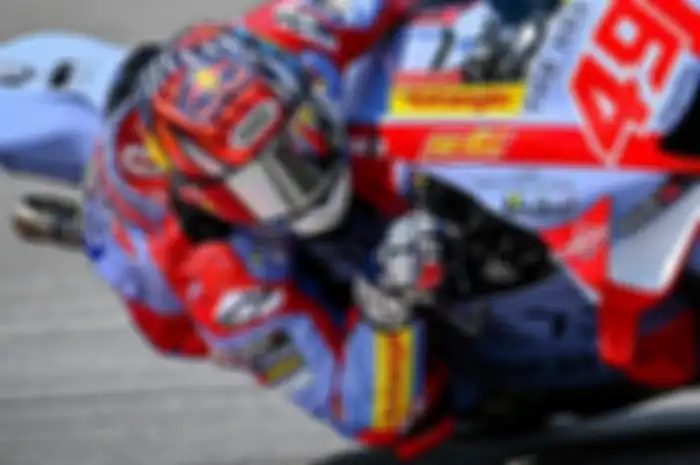 Fabio Di Giannantonio juga mengetes helm Shoei X-15 atau X-SPR Pro