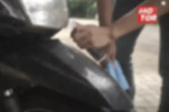 Bukan sulap bukan sihir, cuci sepeda motor pakai metode waterless, beneran bisa bersih tanpa menggunakan air?