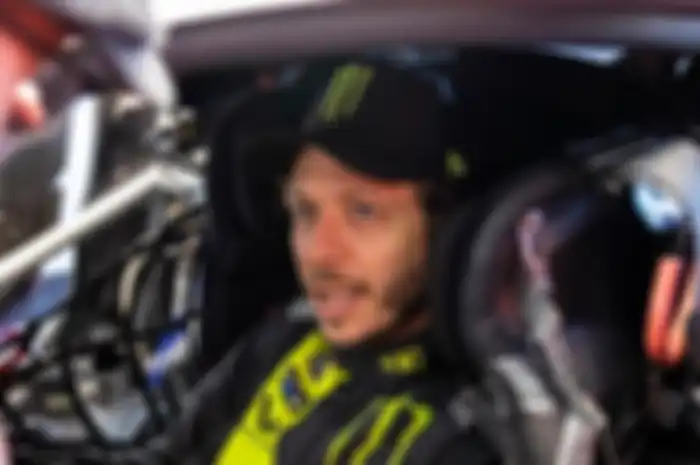 Legenda MotoGP, Valentino Rossi rela enggak latihan balap mobil bareng Audi, alasannya bikin hati terenyuh.