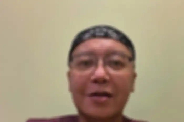 Penampilan Ari Lasso setelah menjalani serangkaian kemoterapi. Sang manajer menyebut Ari Lasso telah bersih dari kanker.