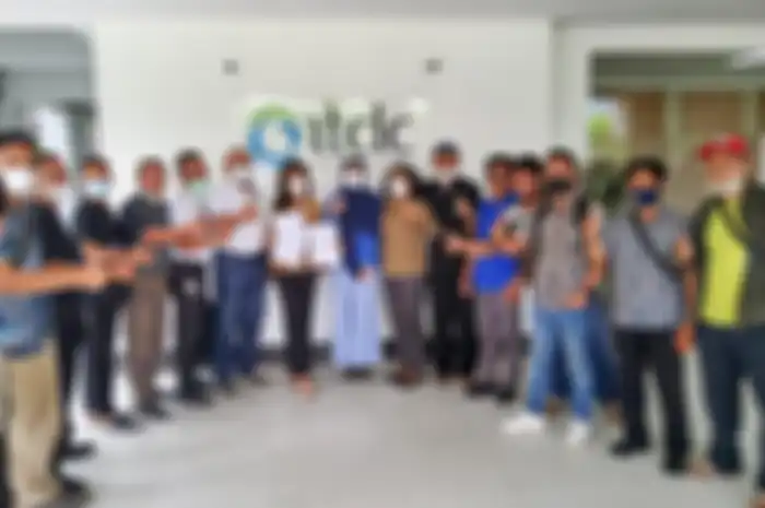 Buntut demo para warga dan supir, Indonesia Tourism Development Corporation (ITDC) libatkan ratusan warga lokal untuk MotoGP Indonesia 2022 di sirkuit Mandalika.