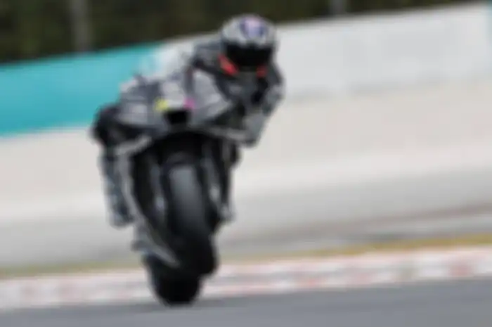 Foto ilustrasi. Aleix Espargaro malah ikuti gaya the power of emak-emak pakai motor MotoGP, begini posenya.