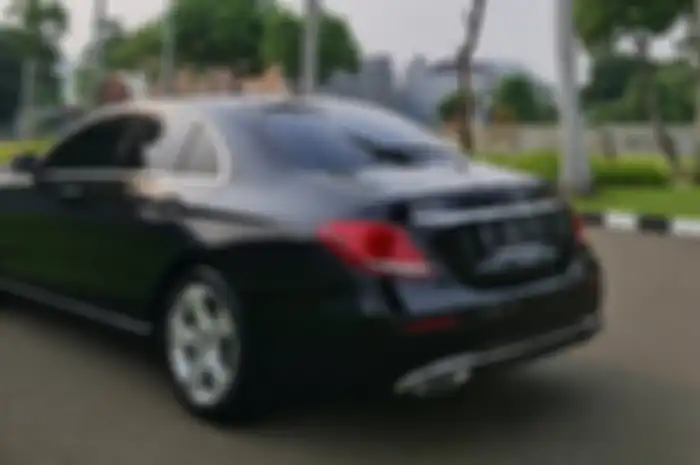 Ilustrasi Mercedes Benz E250