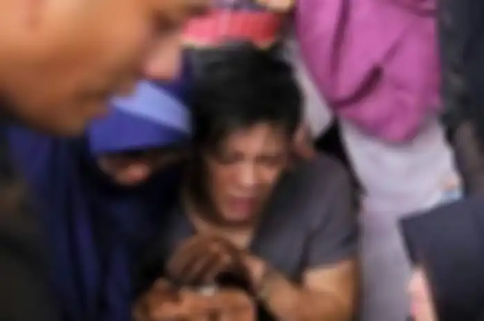 Ariel Noah dikabarkan meninggal dunia karena kecelakaan. Foto kecelakaan mobil disebarkan. Begini fakta sebenarnya.