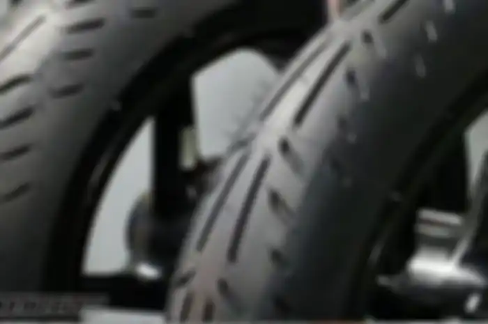 Catat, ganti merek dan size ban motor tapi enggak sesuaikan tekanan angin punya efek negatif, begini penjelasannya.