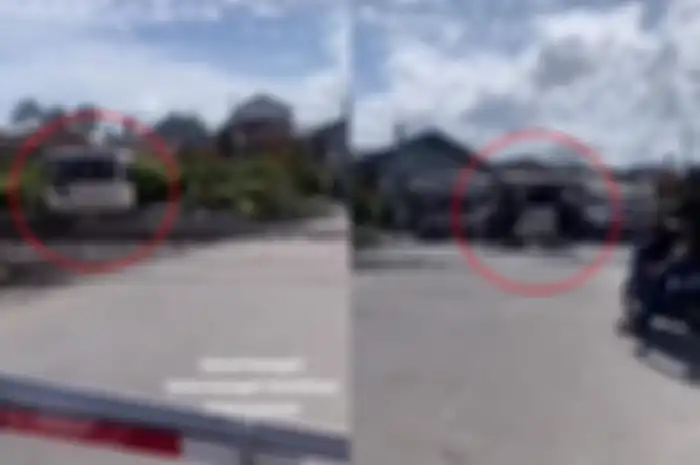 Pemotor kena prank di perlintasan kereta api, sudah nunggu lama yang lewat malah ini.