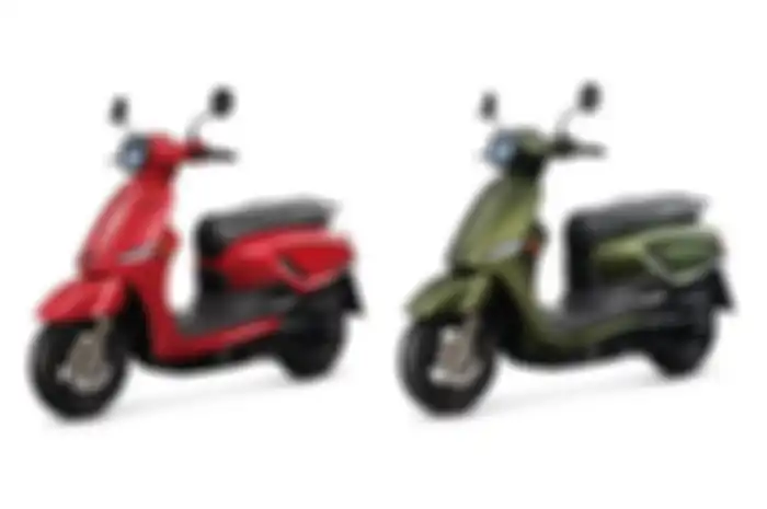 Dua pilihan warna baru Suzuki Saluto 125 2022, Genoa Red (kanan) dan Luca Green (kiri).
