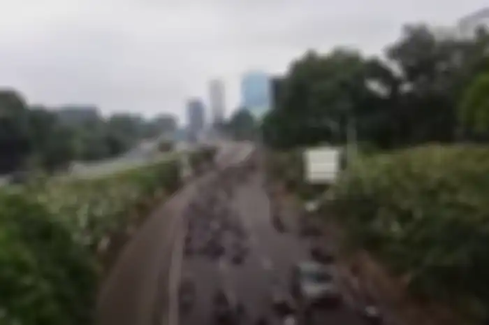 Jenazah driver ojek online (ojol) dikawal ratusan motor bikin merinding, ternyata ini dia kebaikan almarhum semasa hidupnya.