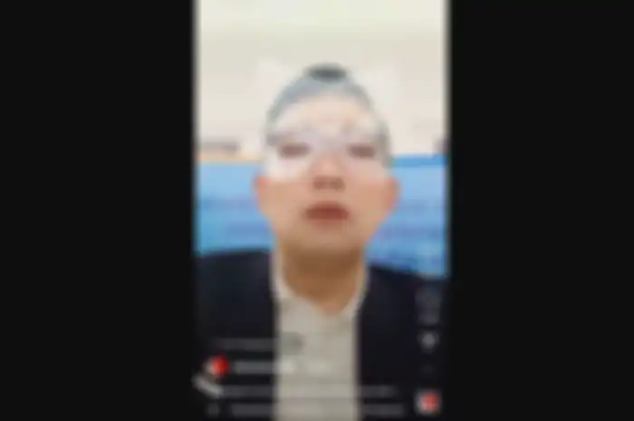 Ridwan Kamil memakai filter topeng kucing
