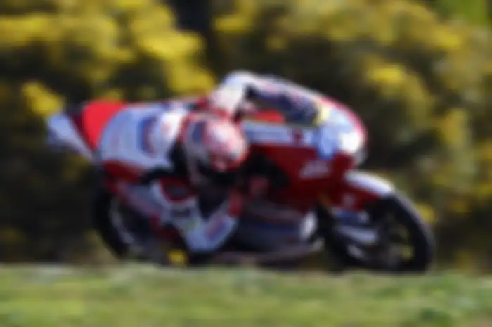 Pembalap Indonesia Mario Suryo Aji siap menghadapi Moto3 Qatar 2022, sementara rekan setimnya, Taiyo Furusato mengalami cedera.