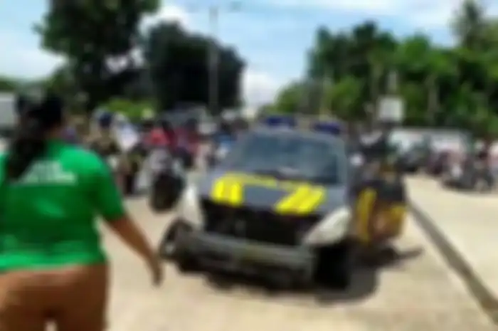 Sebuah mobil patroli polisi menyeruduk pemotor di Bogor, Jawa Barat, bikin geger, motor Honda BeAT hancur menurut keterangan saksi.