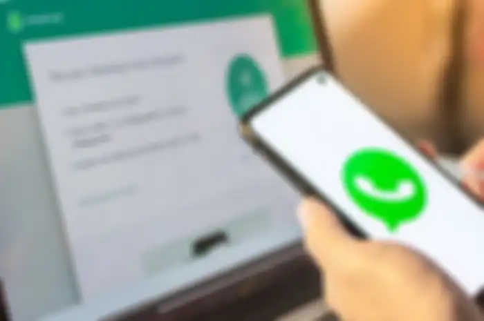 Ilustrasi cara membuat scrolling teks di WhatsApp yang seru