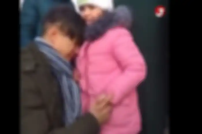 Video viral perpisahan seorang ayah dan anaknya akibat perang Rusia-Ukraina