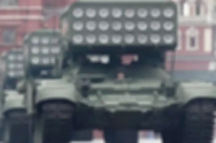 Bom termobarik, salah satu senjata paling mematikan Rusia, saat parade militer di Moskwa.