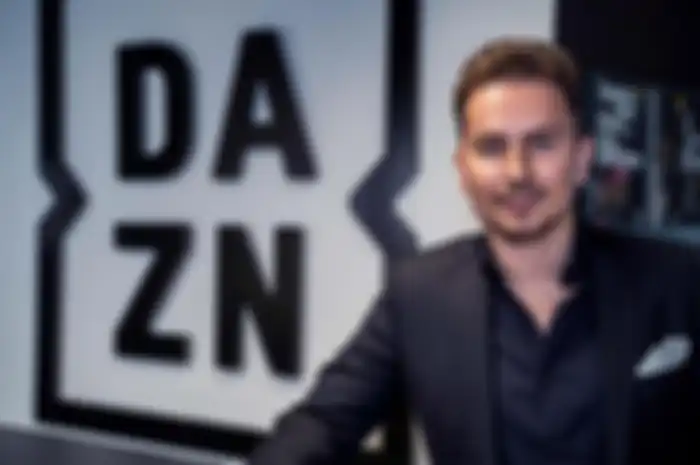 Mantan pembalap Jorge Lorenzo resmi akan kembali ke MotoGP 2022 dengan peran baru, yaitu menjadi komentator di channel DAZN.