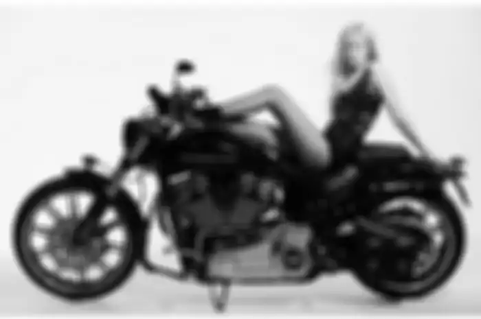 Rose BLACKPINK dikabarkan positif Covid-19, pernah pose di atas moge, dijamin bikin bikers gemetar.