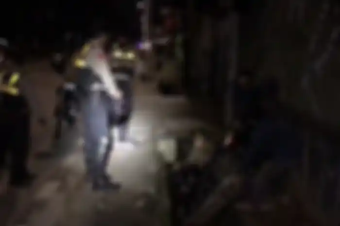  Polisi mengamankan dan membubarkan balap liar di Tanjung Barat, penonton panik hingga kecebur got.
