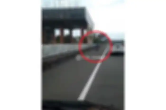 Pemotor masuk Tol Kunciran Tangerang terekam kamera, polisi langsung gerak cepat.