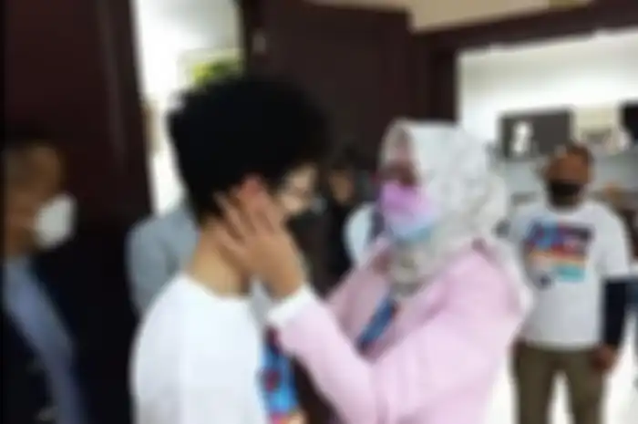 Tabiat asli Angelina Sondakh yang membuat suaminya Adjie Massaid khawatir dibongkar. Foto perubahan mantan anggota DPR jadi sorotan.