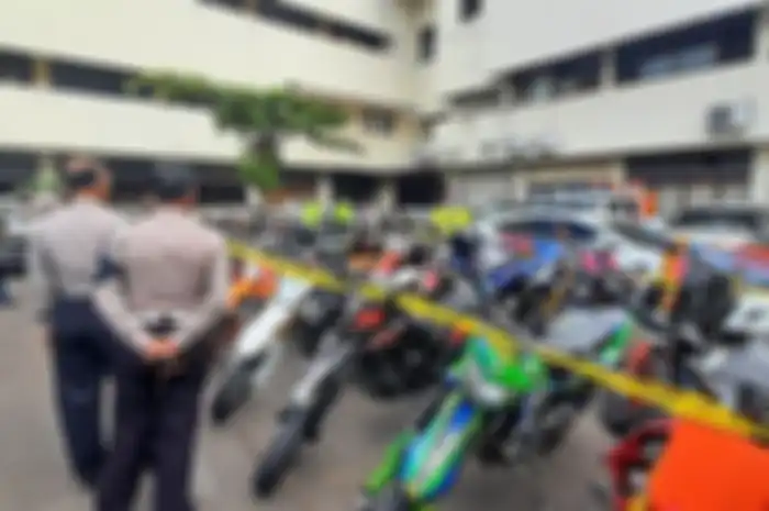 Puluhan motor supermoto yang bikin heboh karena masuk tol Kelapa Gading ditahan Polisi, tapi kok pemiliknya dilepas?