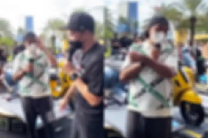 H. Ahmad Sahroni kagum melihat motor kontestan North Festival