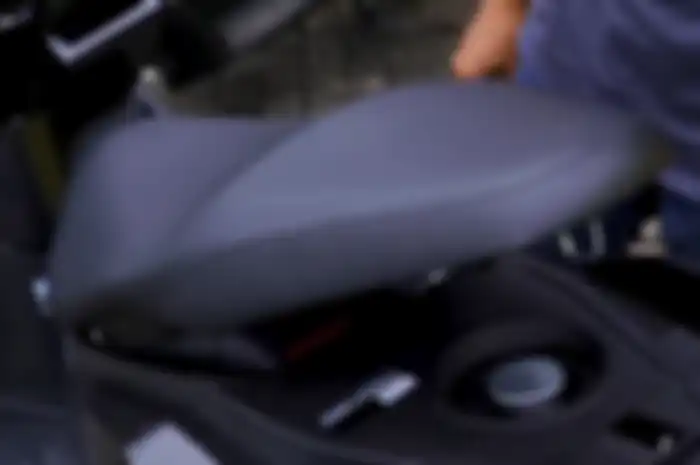 Simak cara menutup jok Honda Vario 160, tidak boleh asal biar enggak susah terkunci bro!