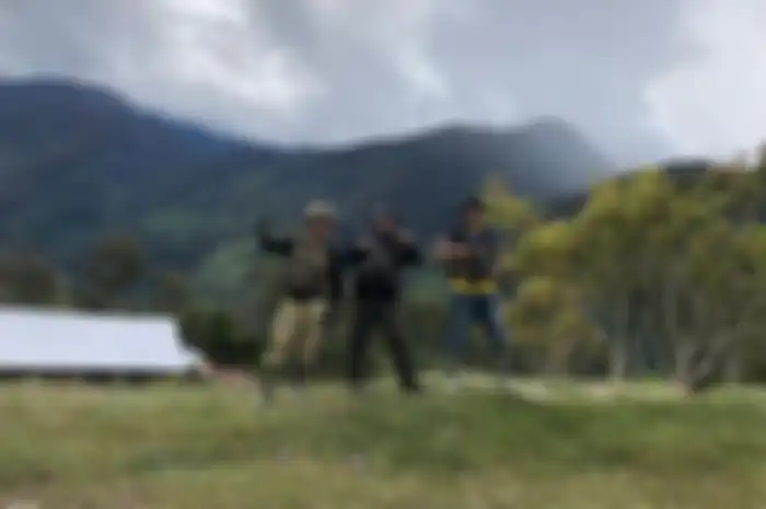 Patroli aparat kepolisian di Distrik Beoga, Kabupaten Puncak, Papua