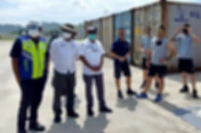 Logistik MotoGP Indonesia 2022 telah tiba di sirkuit Mandalika, Lombok, NTB, kontainer KTM siap diunboxing.