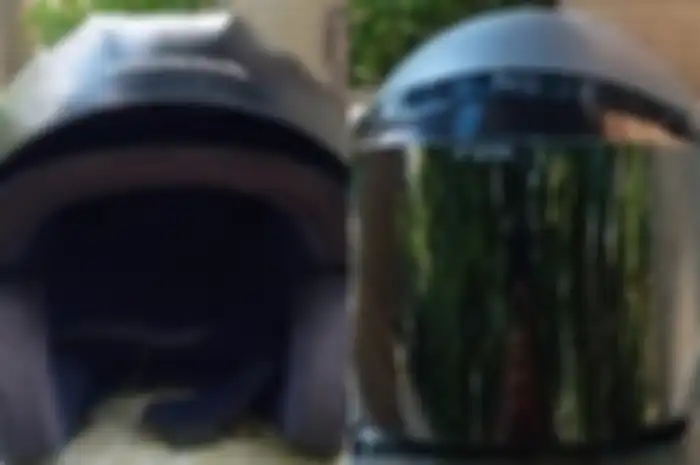 Gampang banget cara membuat helm bogo (kanan) dari helm Honda (kiri).