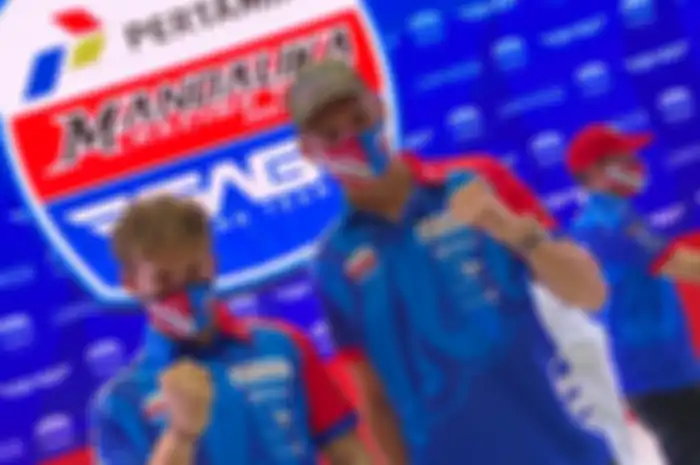 Dua pembalap dari tim Pertamina Mandalika SAG Team, dikasih target untuk kuasai podium di Moto2 Indonesia 2022.