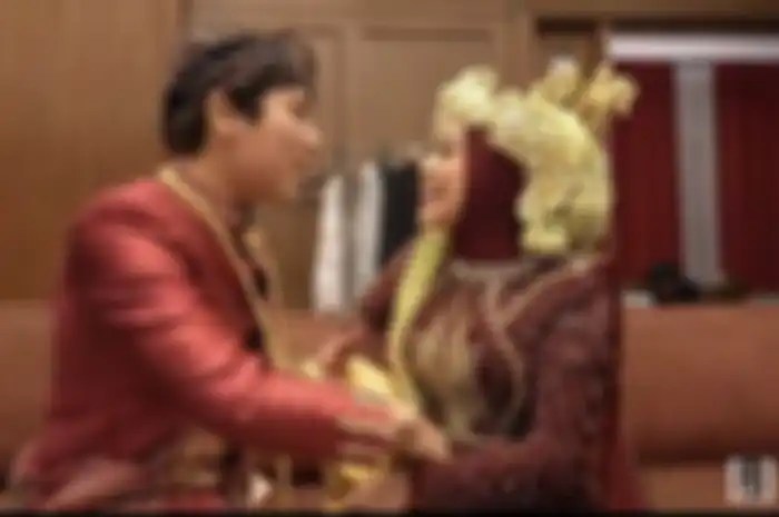 Rizky Billar terlihat panik usai ditanya duit Doni Salmanan yang menjadi kado nikah dengan Lesti Kejora. Foto istrinya bongkar amplop jadi bukti.