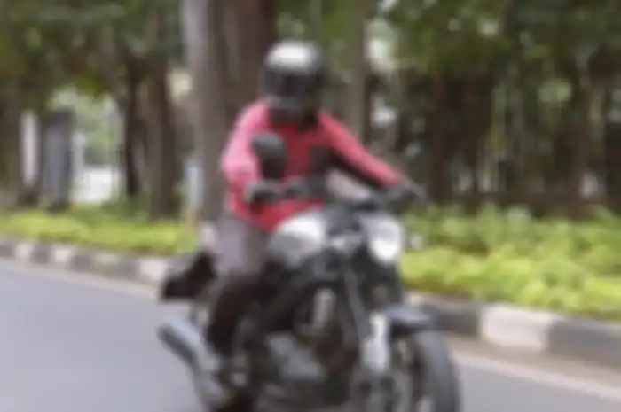 Cara memasang mounting action cam di helm motor, dijamin enggak bikin rusak helm kalian.