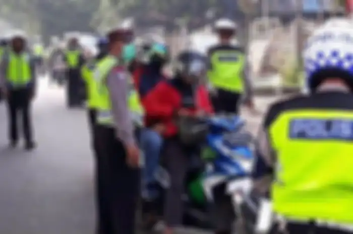 Para penunggak pajak ketar-ketir ternyata polisi boleh tilang motor yang pajak mati, ini dasar hukumnya.