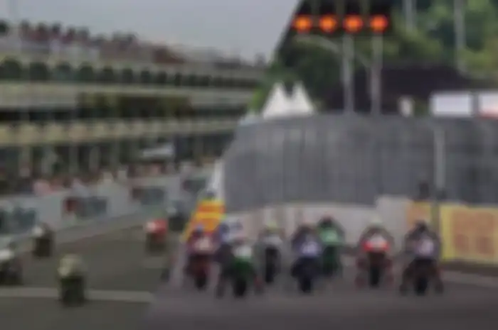 Ilustrasi. GP Motor Indonesia 1997 (kiri) dan MotoGP Indonesia 2022 di sirkuit Mandalika Lombok (kanan) ada wajah sama selang 25 tahun kemudian