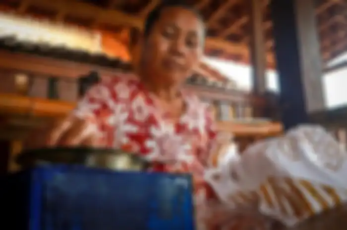 Bagaimana pengaruh penggunaan pewarna alami pada pembangunan ekonomi para perajin batik soal buku tematik kelas 5 SD tema 6.