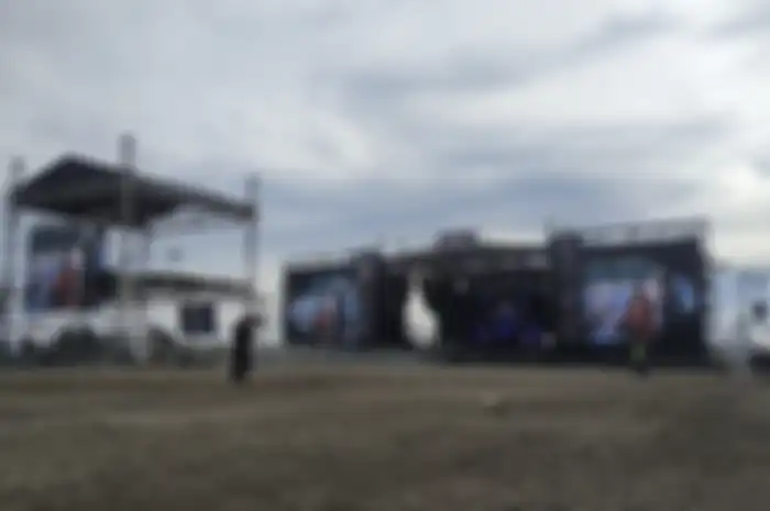 Panggung besar tempat band-band ternama seperti Padi Reborn, Slank, hingga Samsons bakal konser di event MotoGP Mandalika 2022.