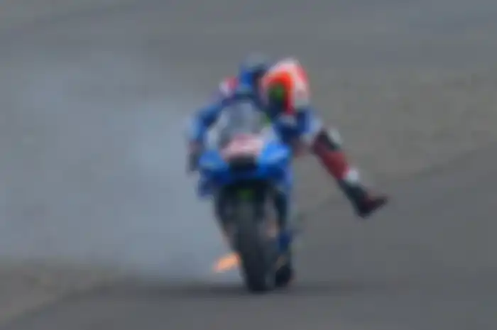 Waduh, motor Alex Rins terbakar api saat FP4 MotoGP Mandalika 2022, red flag langsung berkibar di Sirkuit Mandalika.