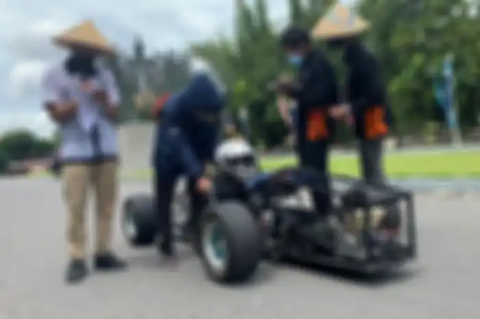 Uji akselerasi mobil balap listrik Tim Garuda UNY.